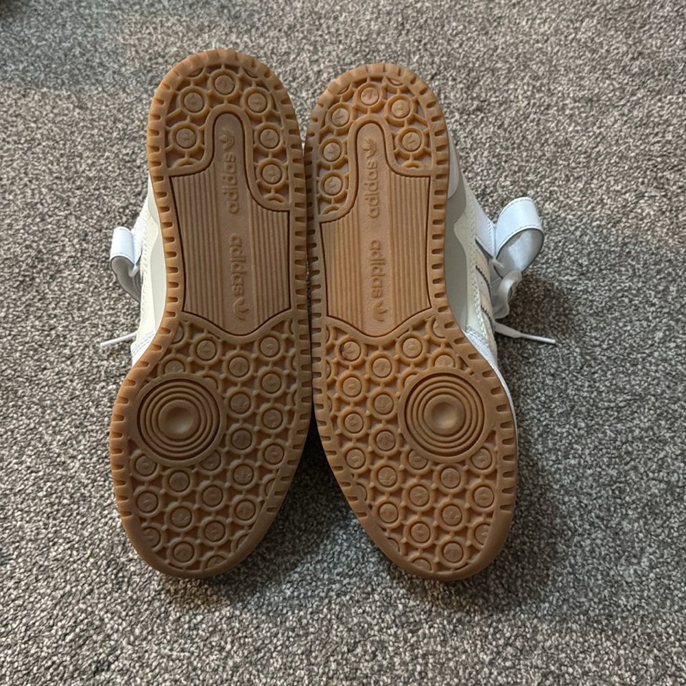 White Adidas Forum 84 Shoes. - Picture 5 of 6
